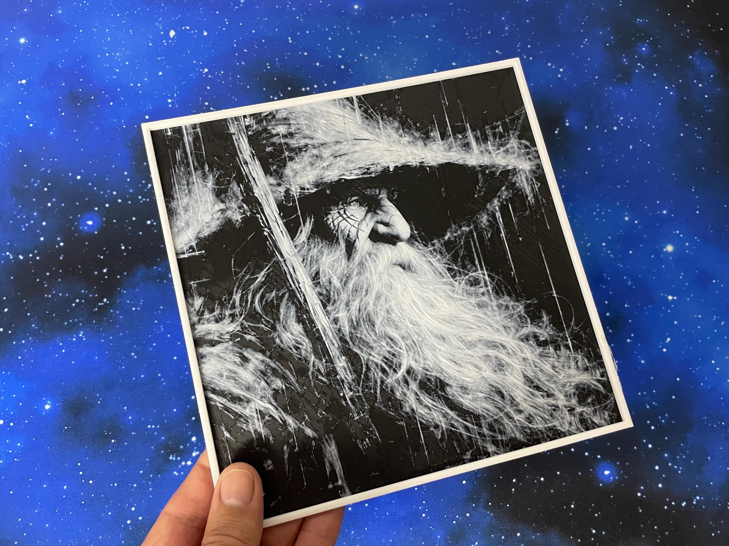 Placa decorativa Gandalf el Gris - Hueforge / 3D / cine / collage / decoración – Pieza decorativa impresa en 3D