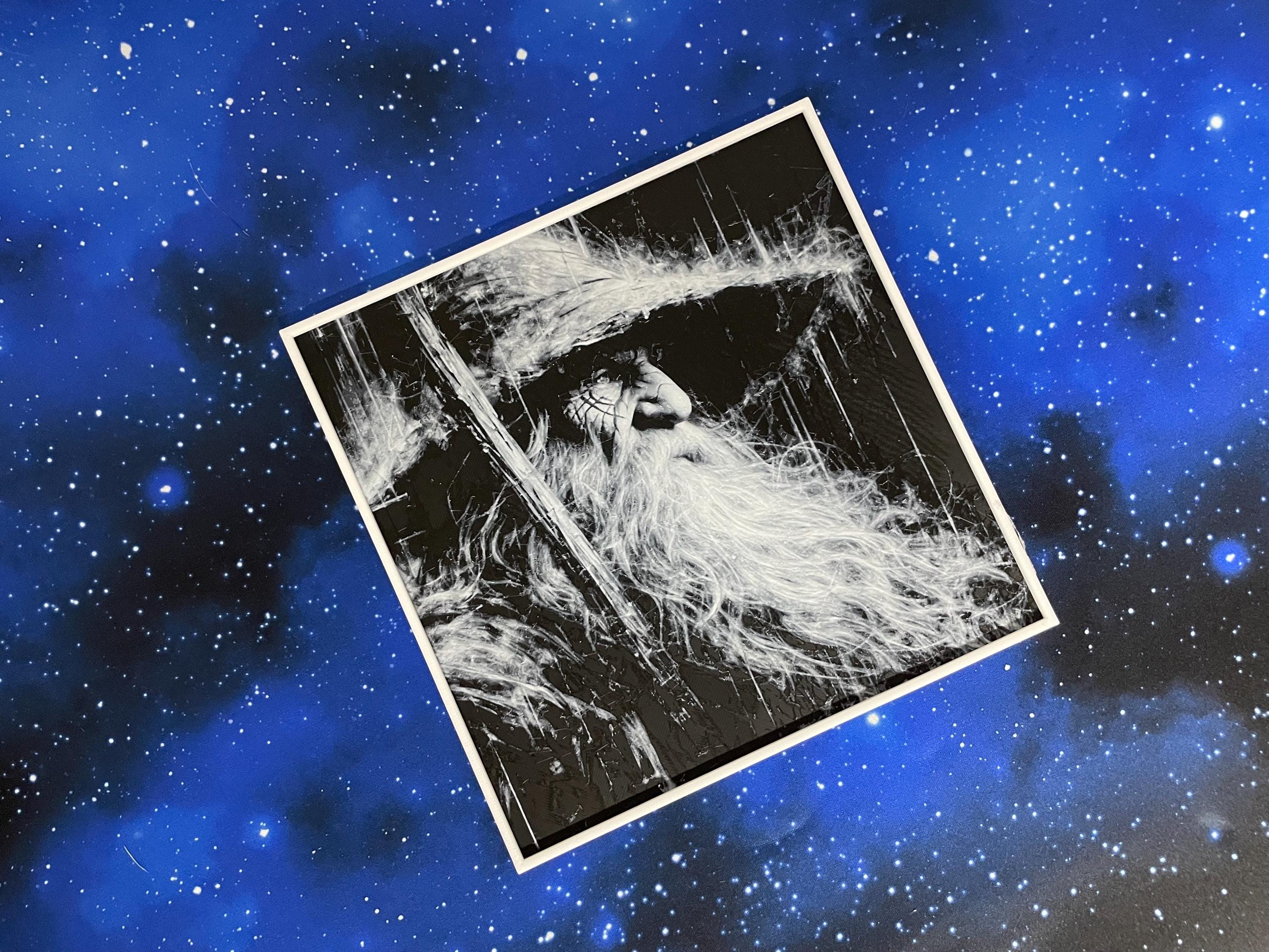 Placa decorativa Gandalf el Gris - Hueforge / 3D / cine / collage / decoración – Pieza decorativa impresa en 3D